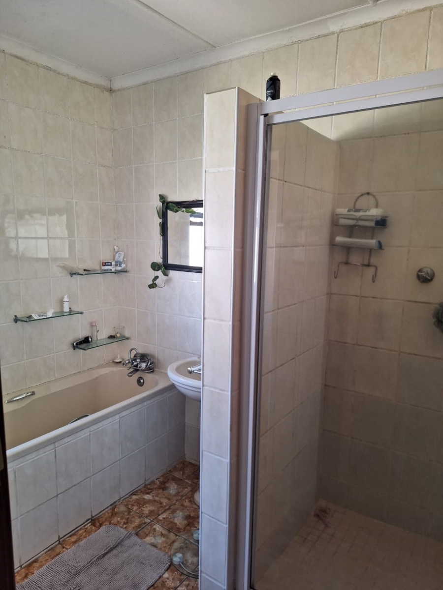 6 Bedroom Property for Sale in Gonubie Eastern Cape